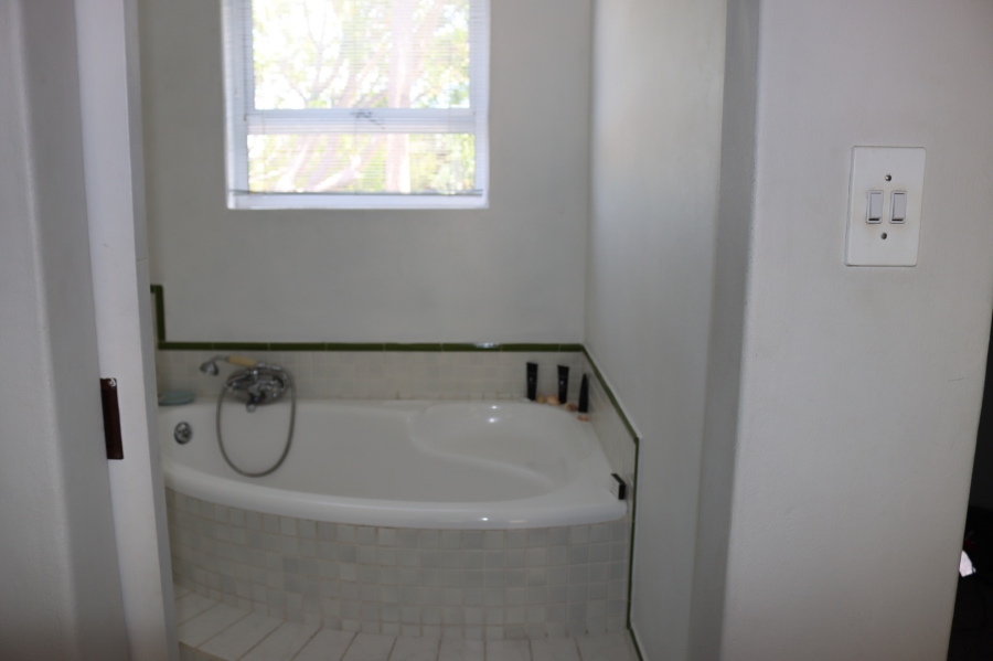 To Let 4 Bedroom Property for Rent in Kleinmond Western Cape